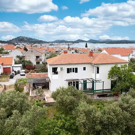 Vendégház Apartments And Rooms With Parking Space Murter - 22405