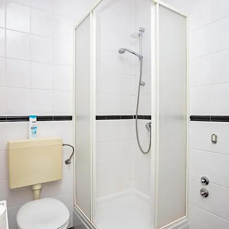Πανσιόν And With Parking Space - 22405 *