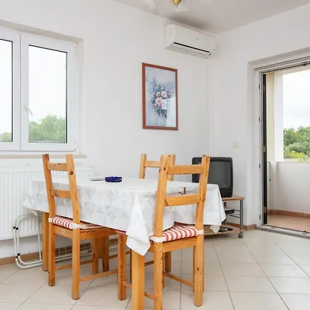 Apartments And Rooms With Parking Space Murter - 22405