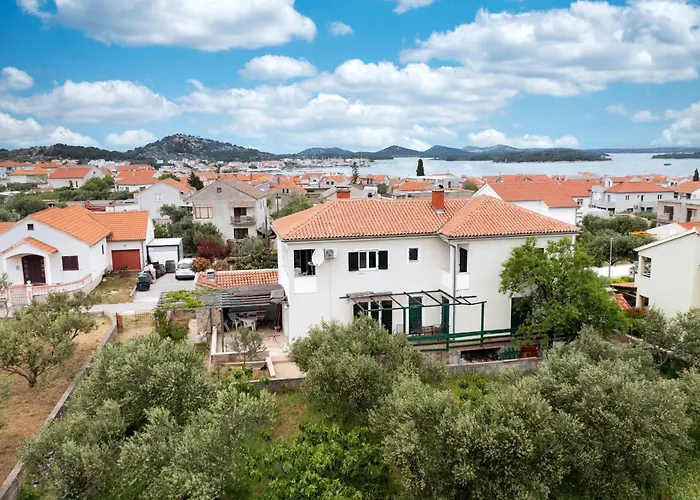 Apartment With Parking Space - 22405